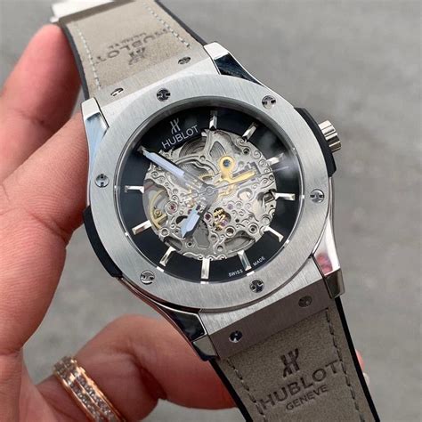 hublot lộ cơ